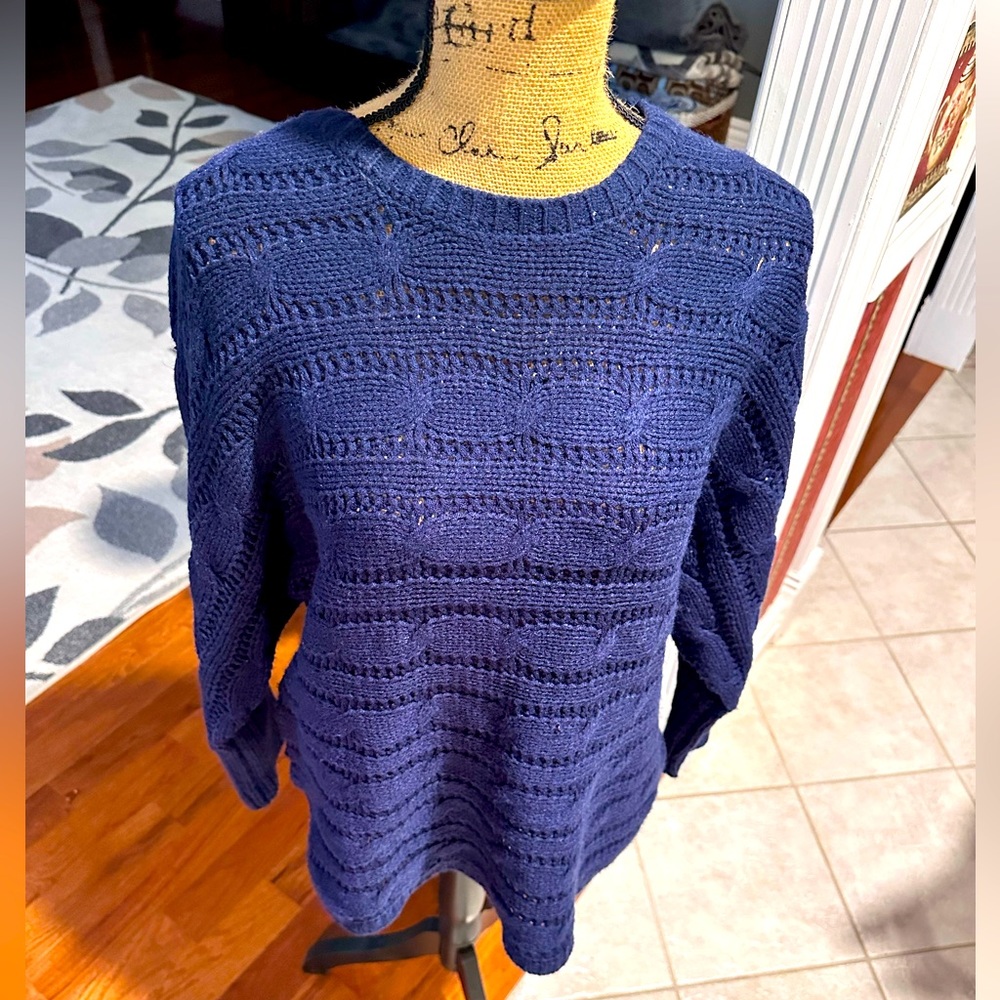 Ladies Hannah Navy Sweater SZ - Large, like new